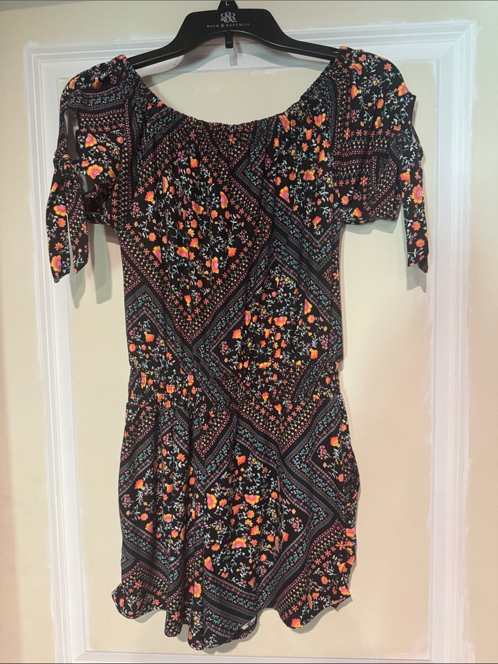 Black Floral Off-Shoulder Tie Sleeve jumper - Picture 5 of 5